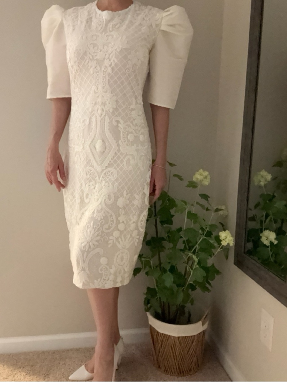 Elegant White Lace Midi Dress with Puff Sleeves